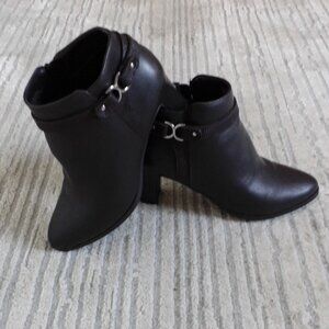 SIDE ZIP DARK BROWN BOOTS W/SILVER HARDWARE SIZE 7